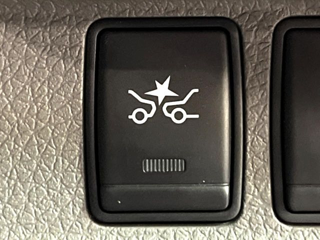 �y�G�}�[�W�F���V�[�u���[�L�z���s���ɑO���̎ԗ�����F�����A�Փ˂������Ȏ��͌x��ƃu���[�L�ŏՓˉ���Ɣ�Q�y�����A�V�X�g�B�����S�Ƀh���C�u�����y���݂��������܂��B