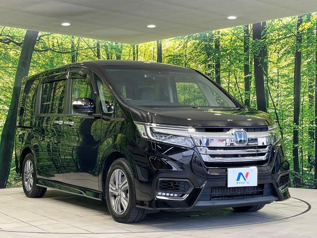 高透明度のガラス皮膜で撥水はもちろん、上質なツヤ・光沢を実現。紫外線や酸性雨から大切な愛車を保護し、色あせ・劣化を防止。「弾スプラッシュコート」、「弾プリミッサコート」からお選びいただけます。