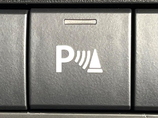 【コーナーセンサー】バンパーに付いたセンサーが障害物を検知!一定の距離に近づくとアラートで教えてくれます♪狭い駐車スペースや車庫入れ時も安心ですね☆