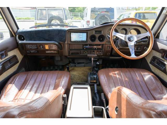 �����̓��[���N���[�j���O�Ǝҗl�ɂă��[���N���[�j���O���{�ς݂ł��B