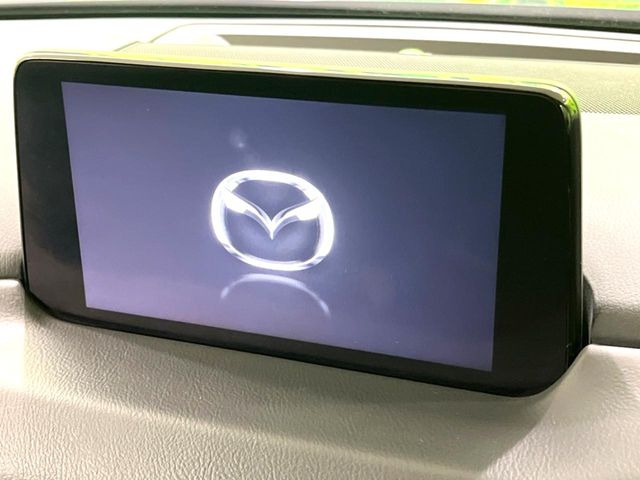 �y�}�c�_�R�l�N�g�z�ԓ��̕��͋C�Ƀ}�b�`������̌^�^�C�v�̃f�B�X�v���C�B�e����q�ݒ��Bluetooth�Đ����A�l�X�ȋ@�\���y���߂܂��B��pSD�J�[�h�̂��w���ŁA�i�r�@�\���g�p�o���܂��B