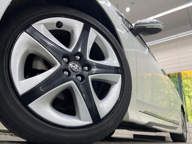 【純正アルミホイール】外観にマッチした純正アルミホイールを装着しております。各種社外アルミホイールや、スタッドレスタイヤも取扱いしております。是非ご相談ください♪