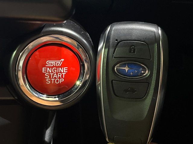 【アクセスキー&プッシュスタート】カバンやポケットに入れたままでもドアの施錠・解錠が可能なスマートキーを装備。エンジンのオン・オフ時もカギを取り出す必要が無く、ボタンをプッシュするだけでOK♪