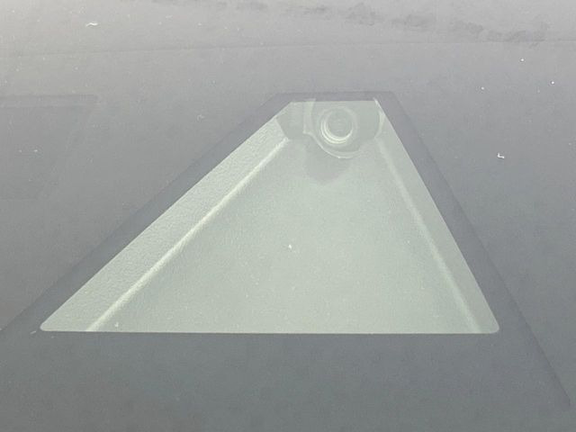 【i-ACTIVESENSE】走行中に前方の車両等を認識し、衝突しそうな時は警報とブレーキで衝突回避と被害軽減をアシスト。より安全にドライブをお楽しみいただけます。