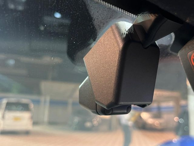 【ドライブレコーダー】安心・安全なカーライフに必須のドライブレコーダーを装備!走行中はもちろん、あおり運転や事故に遭遇した際の状況も映像で記録し、万一のリスクに備えます。