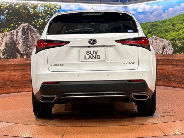 安心の最長10年・走行無制限保証(有償)をご用意。保証内容も充実はもちろん、無料点検&オイル交換や、年中無休の全国・24時間ロードサービスも付帯されておりますのでご安心下さい。