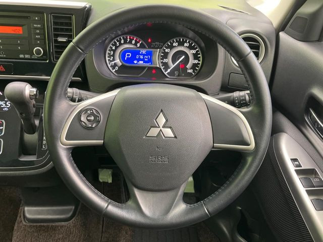 �y�����v�����X�e�A�����O�z�㎿�Ȋv���g�p���邱�ƂŁA��ɂ����������݂ƂĂ��^�]���₷���n���h���ł���