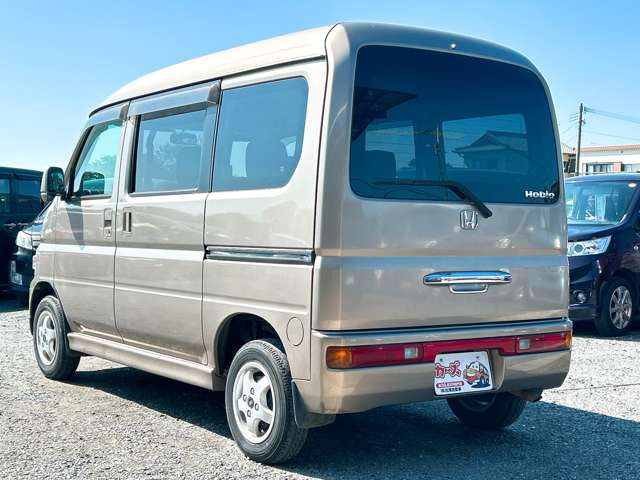 ���X�ł͌y�����Ԃ��畁�ʎԂ܂ŕ��L���I�[�����[�J�[�̎Ԏ�E�F�E�O���[�h��L�x�ɑ����Ă���܂��B