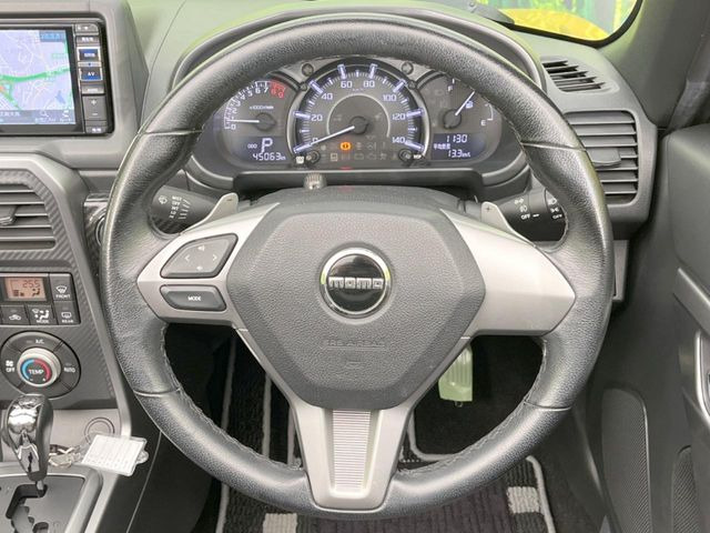 ステアリングも使用感が少なく、きれいな状態となっております♪