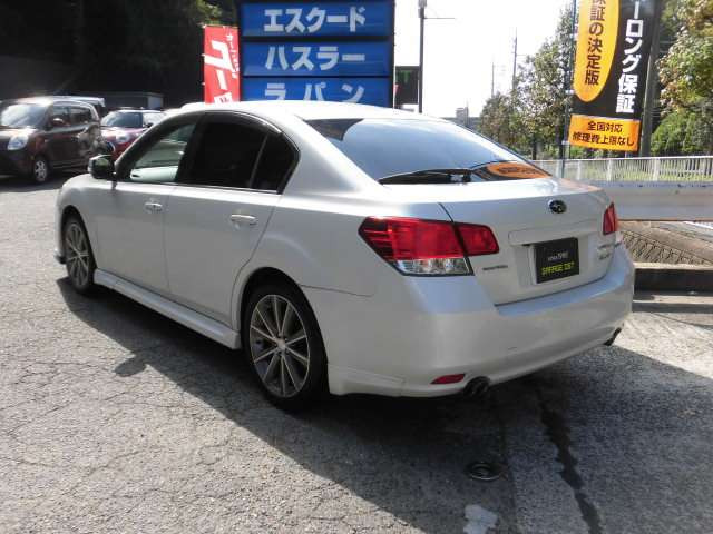 こちらのレガシィB4はオークション評価5点中4.5点評価がついている状態の良い車両になります^^定休日無しで営業しておりますので、お気軽にお立ち寄り下さい^^