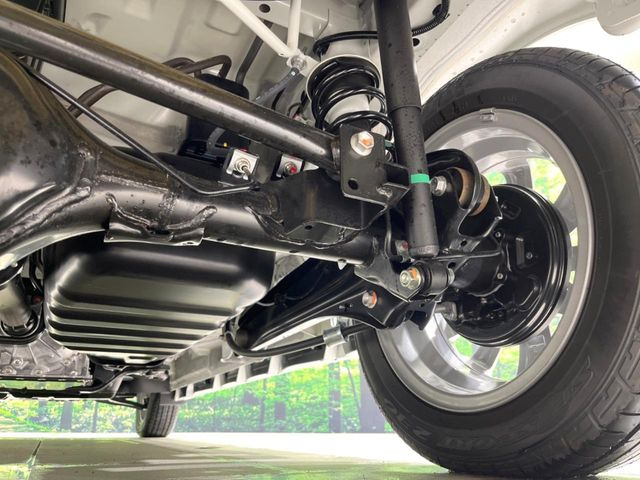 お車を安心してお乗りいただく為には、足回りの定期点検が欠かせません。サービスサポート(有償保証)では無料点検もご提供しており、安心のカーライフをお過ごしいただけるサポート体制が整っています。