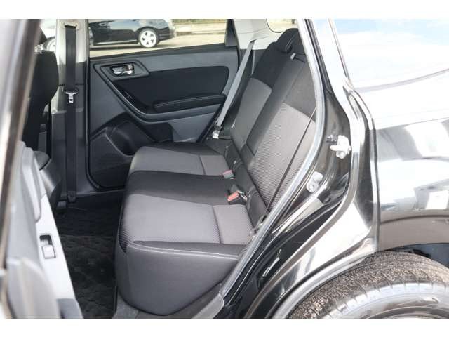 リヤシートも使用感少なく綺麗な状態です( ´艸`)