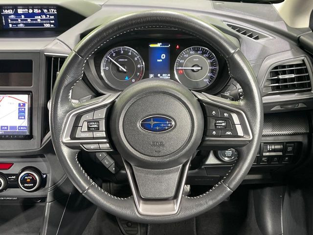 �y�����v�����X�e�A�����O�z�㎿�Ȋv���g�p���邱�ƂŁA��ɂ����������݂ƂĂ��^�]���₷���n���h���ł���