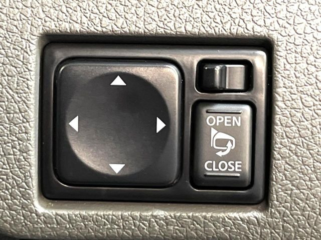 �y�d���i�[�~���[�z�T�C�h�~���[�͓d���i�[���ƂȂ��Ă���A�������ԏ�ł��L�Y�������X�N��}�����܂��B