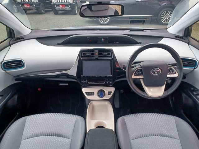 プリウス1.8 A E-Four 4WD