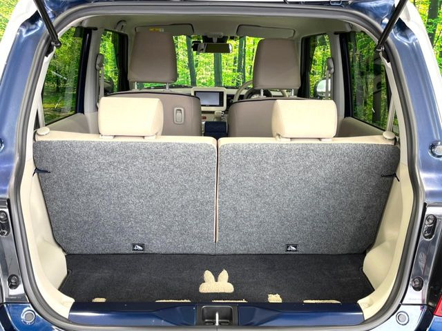 普段のお買い物や通勤、送迎等に十分な荷室スペースを確保しております。セカンドシートを倒すと、大きな荷物の積載も可能です♪