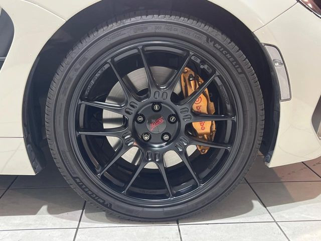 【ブレンボ製キャリパー】ハイパワー車両には強力なブレーキが必須!世界のスーパーカーにも採用されるイタリアの高級メーカー「ブレンボ」を装着!色鮮やかなキャリパーがスポーティな印象を引き立てます♪