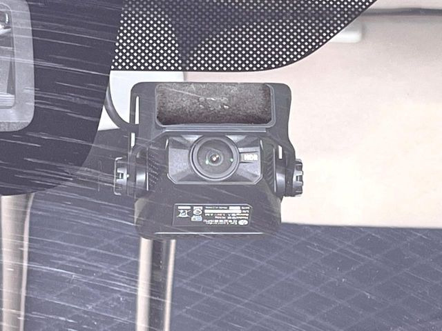 【ドライブレコーダー】安心・安全なカーライフに必須のドライブレコーダーを装備!走行中はもちろん、あおり運転や事故に遭遇した際の状況も映像で記録し、万一のリスクに備えます。