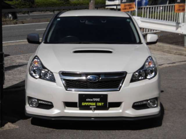 人気のレガシィB4が、マッキントッシュオーディオで、黒レザーシートで、スタッドレスタイヤセット付で、車検たっぷり残ってすぐ乗れて、全国ロング保証24ヶ月又は3万キロまでついて驚きの価格^^