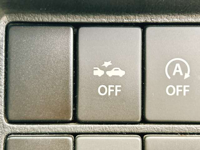 【衝突軽減装置】走行中に前方の車両等を認識し、衝突しそうな時は警報とブレーキで衝突回避と被害軽減をアシスト。より安全にドライブをお楽しみいただけます。