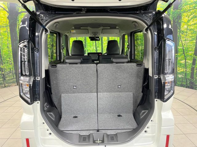 ���i�̂���������ʋ΁A���}���ɏ\���ȉ׎��X�y�[�X���m�ۂ��Ă���܂��B�Z�J���h�V�[�g��|���ƁA�傫�ȉו��̐ύڂ��\�ł���