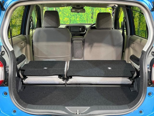 後席を格納すると、これだけの広さが!シーンに合わせたシートアレンジで、大きな荷物も積むことが出来ます♪