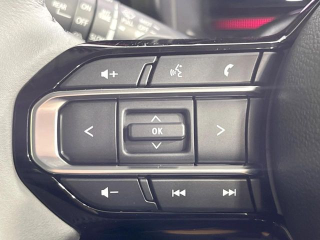 �y�X�e�A�����O�X�C�b�`�z�^�]���A�O������ڐ������炷���ƂȂ��A�I�[�f�B�I���̑��삪�\�ȕ֗��@�\!���S&���K�ȃh���C�u�����o���Ă���܂���