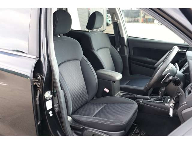 お客様に気持ちよく乗っていただけるように、一台一台心を込めて綺麗にしております!