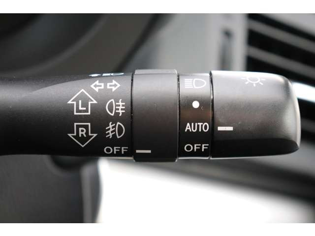 オートライト装備でトンネルも楽々 消し忘れ防止にもなります♪