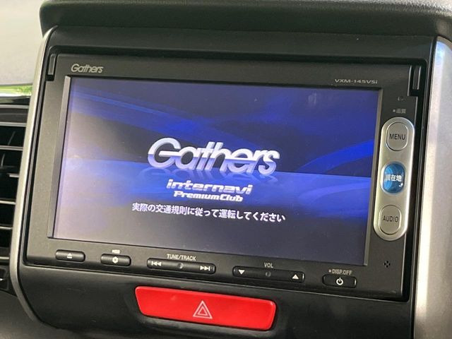 【純正ナビ】インテリアに溶け込むスタイリッシュな「専用設計」メーカーナビを装備♪視認性や操作性など基本性能にも優れ、より上質なカーライフをお楽しみいただけます。