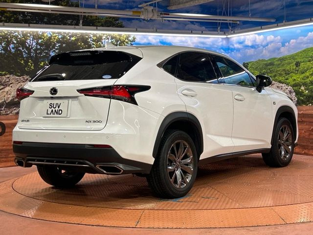 ☆全国のネクステージからお取り寄せが可能※!遠方の店舗に展示してあるクルマが気になる場合も、最寄りの店舗でご覧いただくことが可能です!是非私たちに要望をお聞かせください!※別途費用