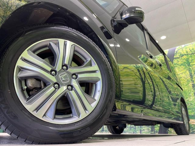 【純正16インチアルミホイール】外観にマッチした純正アルミホイールを装着しております。各種社外アルミホイールや、スタッドレスタイヤも取扱いしております。是非ご相談ください♪