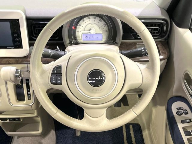 【ステアリングスイッチ】運転中、前方から目線をそらすことなく、オーディオ等の操作が可能な便利機能!安心&快適なドライブを演出してくれます♪