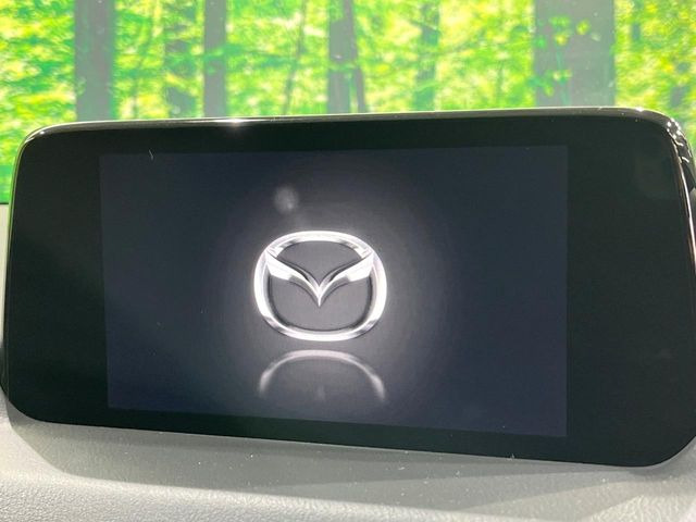 【メーカー純正ナビ】インテリアに溶け込むスタイリッシュな「専用設計」メーカーナビを装備♪視認性や操作性など基本性能にも優れ、より上質なカーライフをお楽しみいただけます。