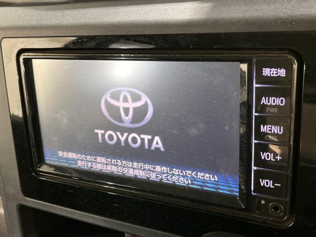 【純正ナビ】人気の純正ナビを装備しております。ナビの使いやすさはもちろん、オーディオ機能も充実!キャンプや旅行はもちろん、通勤や買い物など普段のドライブも楽しくなるはず♪