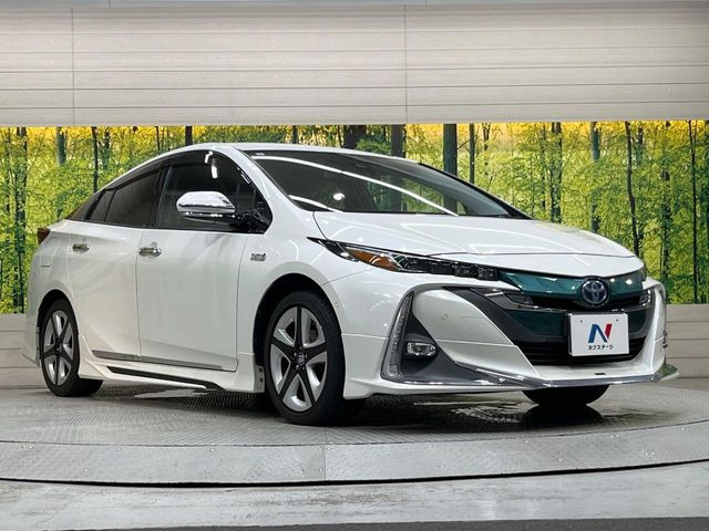 高透明度のガラス皮膜で撥水はもちろん、上質なツヤ・光沢を実現。紫外線や酸性雨から大切な愛車を保護し、色あせ・劣化を防止。「弾スプラッシュコート」、「弾プリミッサコート」からお選びいただけます。