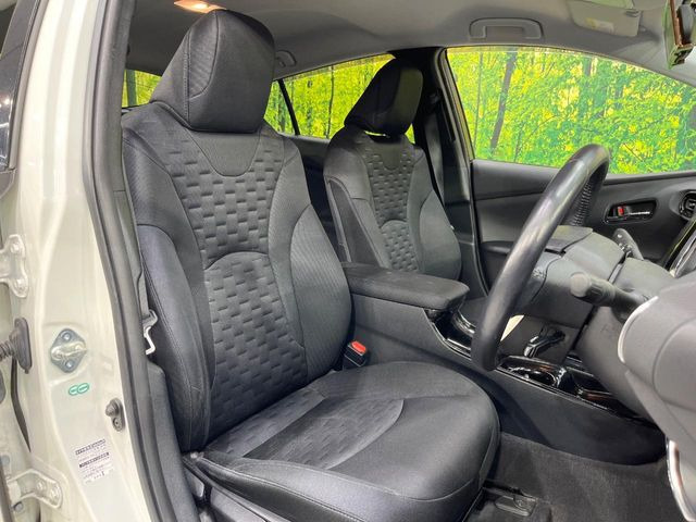 運転席シート廻りは使用感も少なく、良好な状態となっています。前オーナー様が丁寧に使っていたことがよくわかりますね。