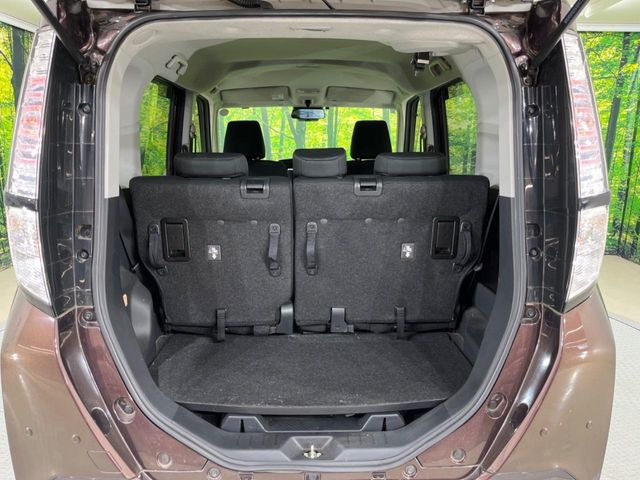 積み下ろしのしやすいデッキにはたっぷりと荷物を積み込んでいただけます。遊びから仕事まで、様々なシーンで頼れます♪