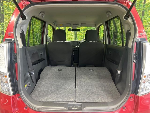 ���i�̂���������ʋ΁A���}���ɏ\���ȉ׎��X�y�[�X���m�ۂ��Ă���܂��B�Z�J���h�V�[�g��|���ƁA�傫�ȉו��̐ύڂ��\�ł���