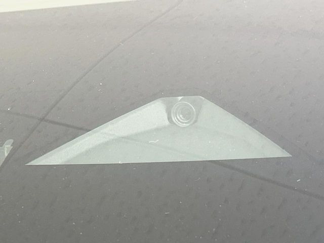 �y�X�}�[�g�u���[�L�T�|�[�g�z���s���ɑO���̎ԗ�����F�����A�Փ˂������Ȏ��͌x��ƃu���[�L�ŏՓˉ���Ɣ�Q�y�����A�V�X�g�B�����S�Ƀh���C�u�����y���݂��������܂��B