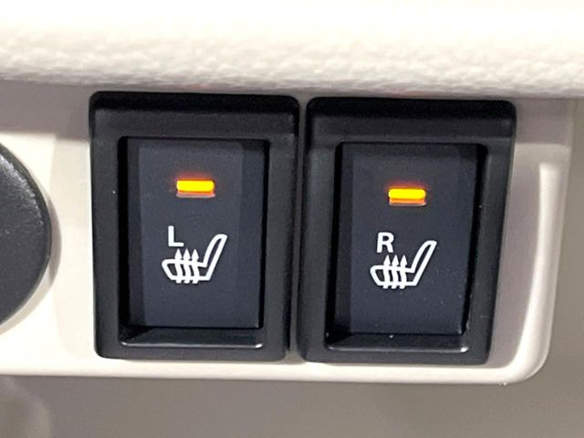 【シートヒーター】寒い日に重宝するシートヒーター!エアコンより早く温まってくれるので寒がりの人も安心ですね♪エアコンの温風は乾燥するから苦手、という方にもをおすすめです。