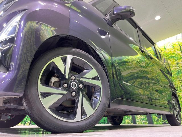 �y����15�C���`�A���~�z�C�[���z�O�ςɃ}�b�`���������A���~�z�C�[���𑕒����Ă���܂��B�e��ЊO�A���~�z�C�[����A�X�^�b�h���X�^�C�����戵�����Ă���܂��B���񂲑��k����������