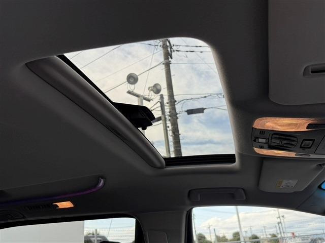 大好評のボディコーティング「ハイモースコート」もご納車までに施工可能。雨染みや線傷など中古車だからと諦めていませんか?ピカピカの状態でお乗り出しいただけます。