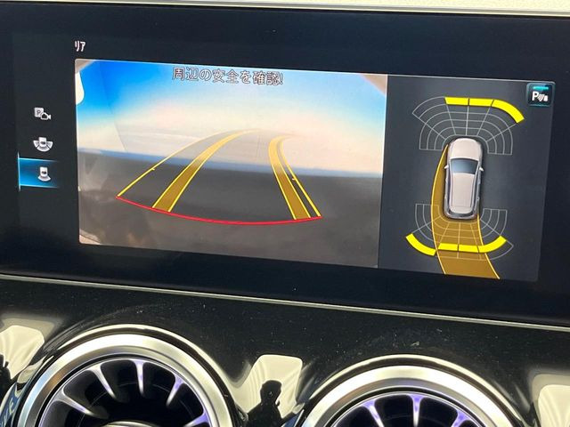 ●ガイドライン付きバックカメラ:不安な駐車もこれで安心!ガイドライン付きなので狭い箇所での駐車もラクラクです!