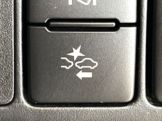 �y�g���^�Z�[�t�e�B�Z���X�z���s���ɑO���̎ԗ�����F�����A�Փ˂������Ȏ��͌x��ƃu���[�L�ŏՓˉ���Ɣ�Q�y�����A�V�X�g�B�����S�Ƀh���C�u�����y���݂��������܂��B