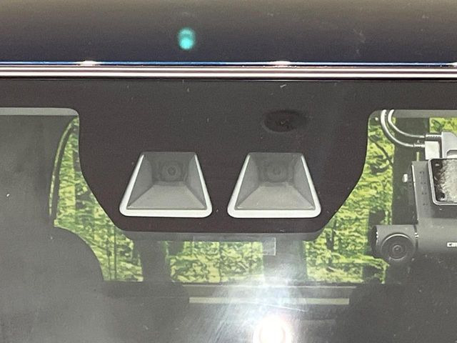 �y�X�}�[�g�A�V�X�g�z���s���ɑO���̎ԗ�����F�����A�Փ˂������Ȏ��͌x��ƃu���[�L�ŏՓˉ���Ɣ�Q�y�����A�V�X�g�B�����S�Ƀh���C�u�����y���݂��������܂��B