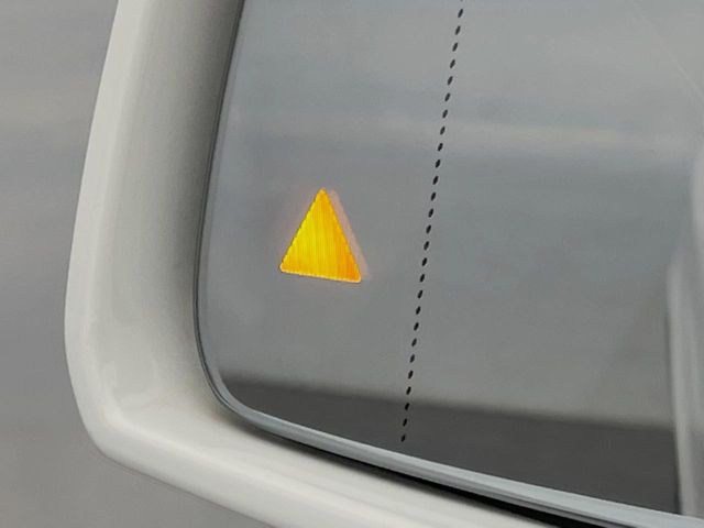 ���u���C���h�A�V�X�g�Z���T�[:���p����̎Ԃ����m���A�h���C�o�[���Ԑ��ύX���s���ۂɁA�x�����Ƌ��ɒ��ӂ𑣂��Ă������S�x���@�\�ł�!