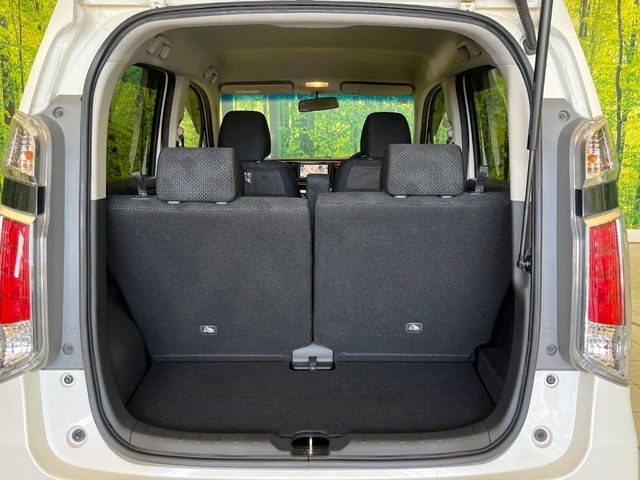 ���i�̂���������ʋ΁A���}���ɏ\���ȉ׎��X�y�[�X���m�ۂ��Ă���܂��B�Z�J���h�V�[�g��|���ƁA�傫�ȉו��̐ύڂ��\�ł���