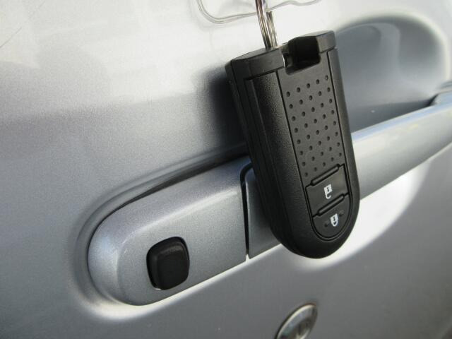 �L�[���|�P�b�g�ɓ��ꂽ�܂܂ł��G���W��ON/OFF�A�h�A�{��/�J���\���֗��ȃX�}�[�g�L�[�ł��B