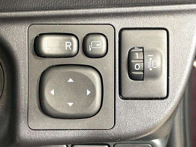 �y�d���i�[�~���[�z�T�C�h�~���[�͓d���i�[���ƂȂ��Ă���A�������ԏ�ł��L�Y�������X�N��}�����܂��B